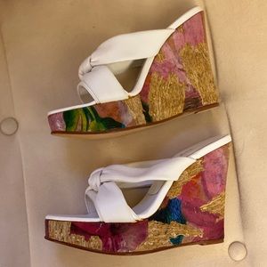 Hype white leather sandal with cork floral wedge